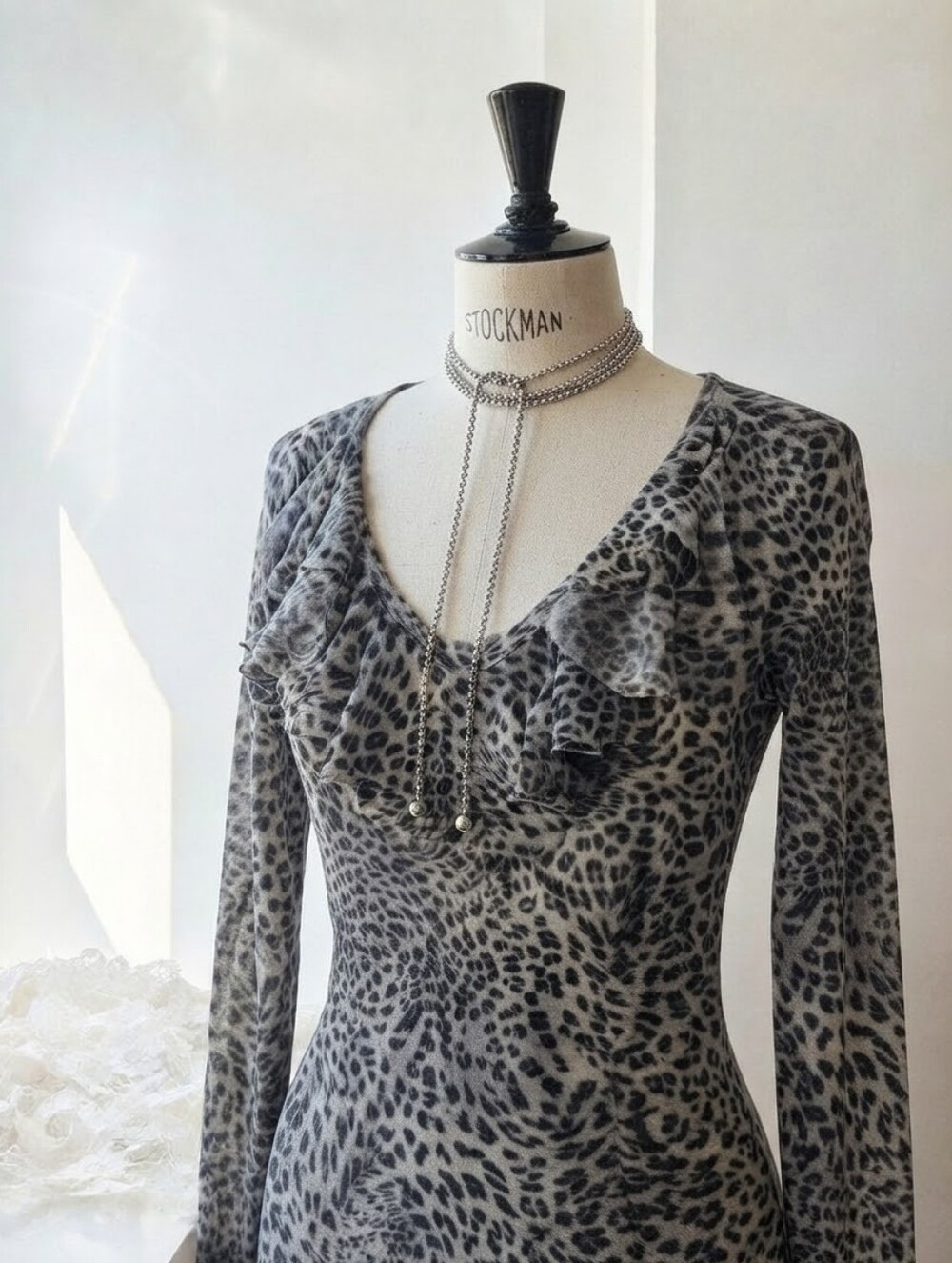 Vintage Karen Kane Gray Leopard Ruffle V-Neck Long Sleeve Top
